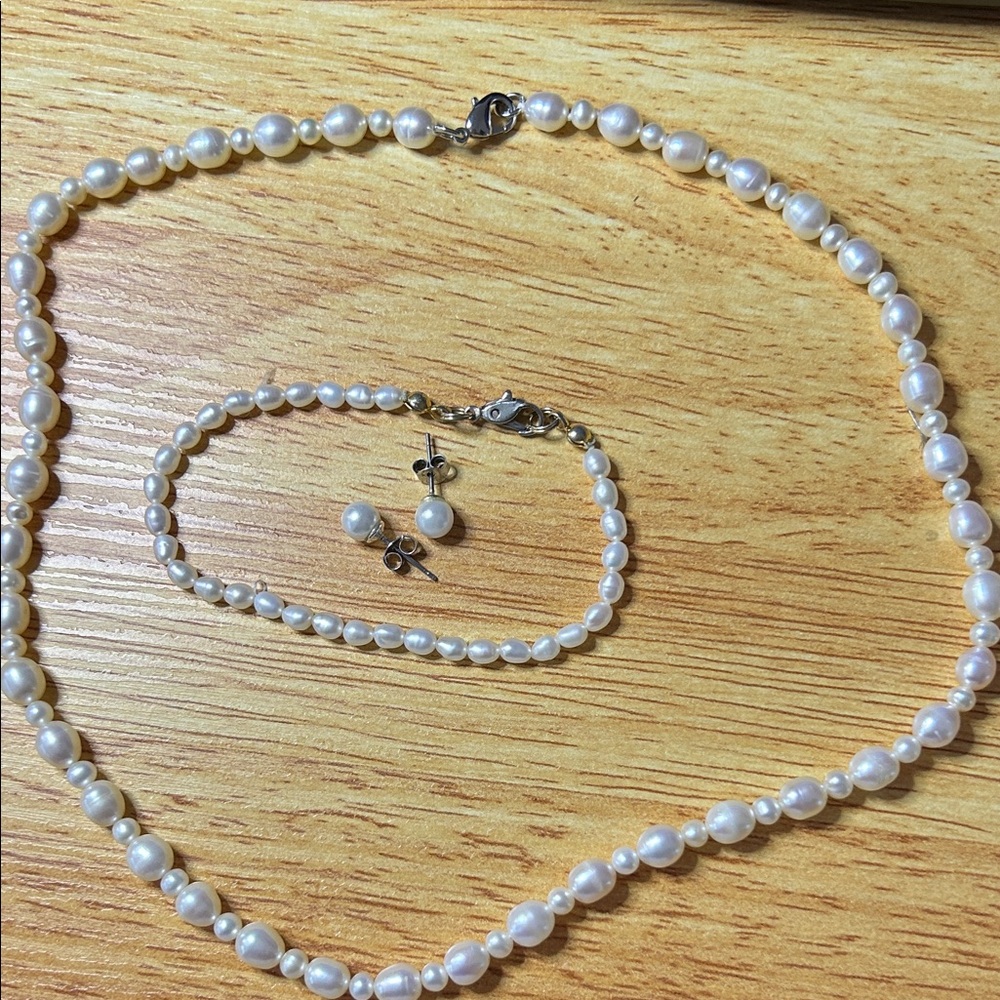 Elegant Pearl Jewelry Set